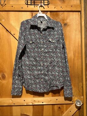 Cinch Navy Paisley Peal Snap with Red Accents
